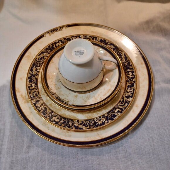WEDGWOOD England CORNUCOPIA 1995 Bone China (Five) 5 PC Place Setting Blue Mark - Picture 6 of 11